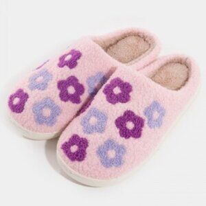 NWT Fuzzy Purple Flower Floral Slippers Women's Size: 8-9